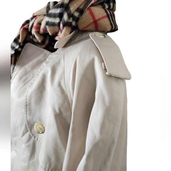 Burberry coat  - Picture 9 of 14
